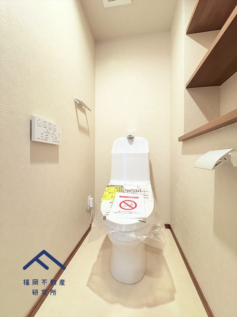 アンピール松島Ⅱのトイレ|汚れを寄せ付けない、ツルツルの陶器。『セフィオンテクト』の実力TOTOのトイレです