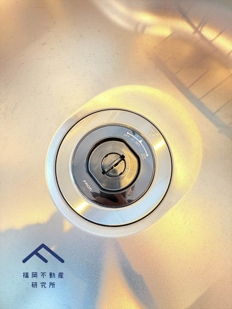 アンピール松島Ⅱのキッチン|ゴミ出しの回数が劇的に減る、魔法の設備「ディスポーザー」