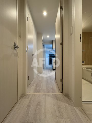 セレニテフラン梅田　西天満小学校の玄関|セレニテフラン梅田　玄関からみた室内