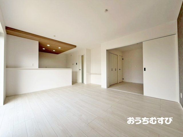 春日井市牛山町(全1棟)の居間・リビング