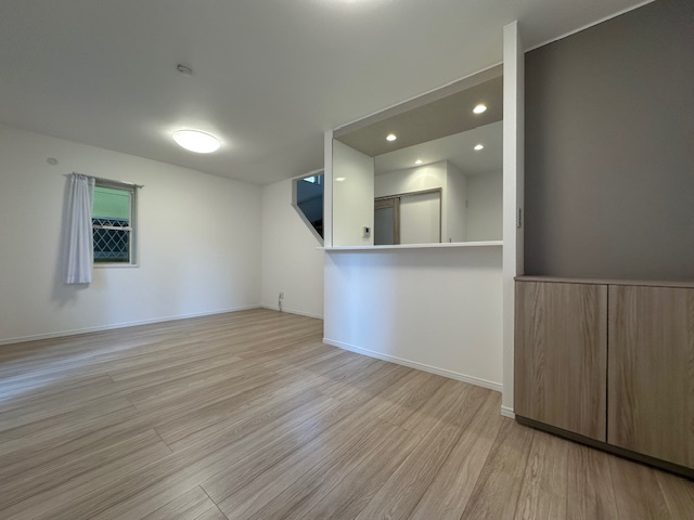 茅ヶ崎市菱沼1丁目　中古戸建のキッチン|新規リフォーム完了！　15.2帖　LDK