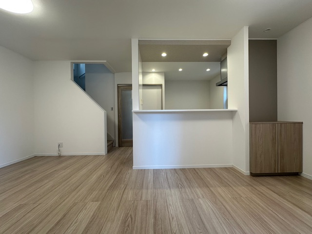 茅ヶ崎市菱沼1丁目　中古戸建の居間・リビング|新規リフォーム完了！ 15.2帖　LDK