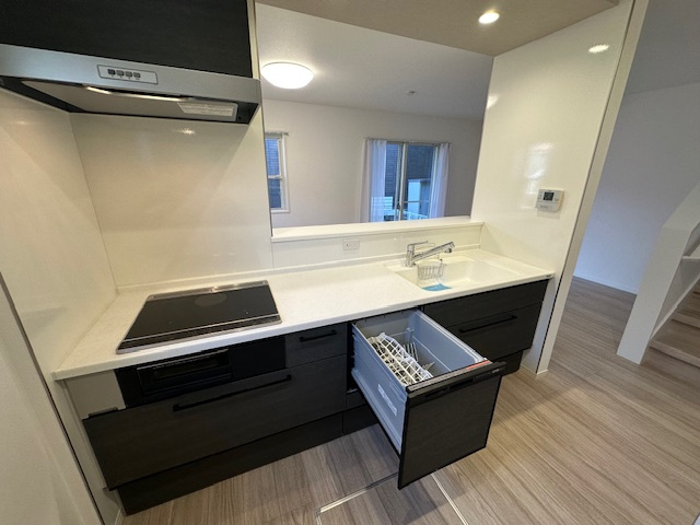 茅ヶ崎市菱沼1丁目　中古戸建のキッチン|新規リフォーム完了！食洗機付きシステムキッチン