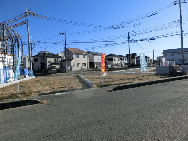 川越市山田　建築条件なし　の前面道路含む現地写真