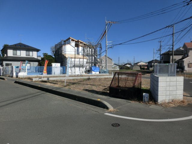 川越市山田　建築条件なし　の前面道路含む現地写真