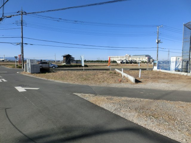 川越市山田　建築条件なし　の前面道路含む現地写真