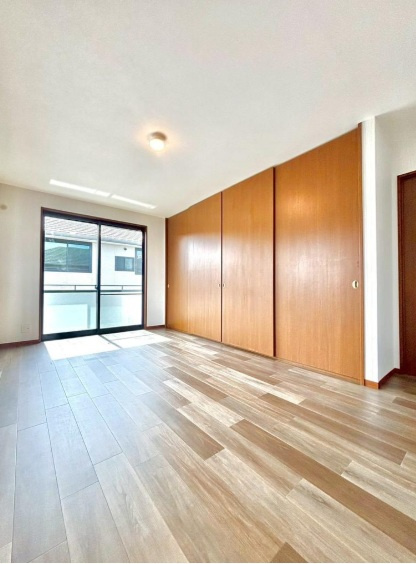 神戸市西区桜が丘東町6丁目の洋室|全居室収納がありますので、すっきりと整理整頓できます♪