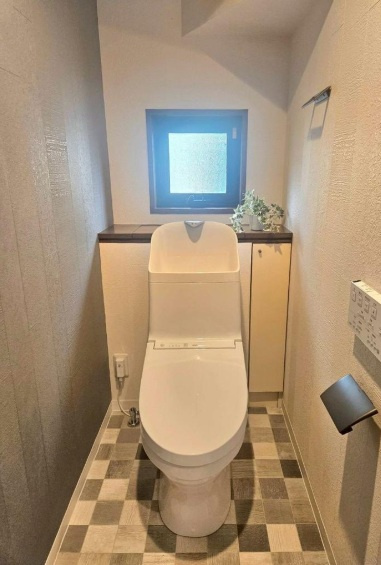 神戸市西区桜が丘東町6丁目のトイレ|窓から光が入り、明るい雰囲気のお手洗いです！