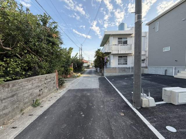 中城村添石　第1（全3棟）ラスト2号棟の前面道路含む現地写真|※北東側市道4m♪