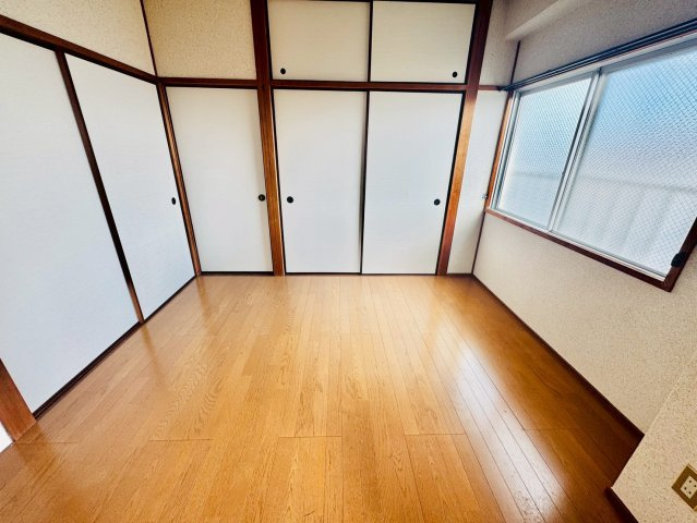 垣根マンションの洋室