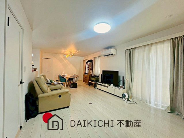 【居間・リビング】 | 鴻巣市新宿2丁目　中古戸建