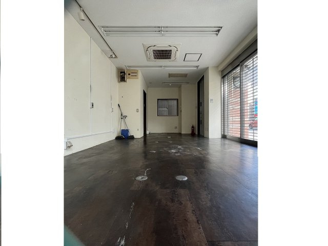 大阪市北区浪花町の店舗事務所の内装