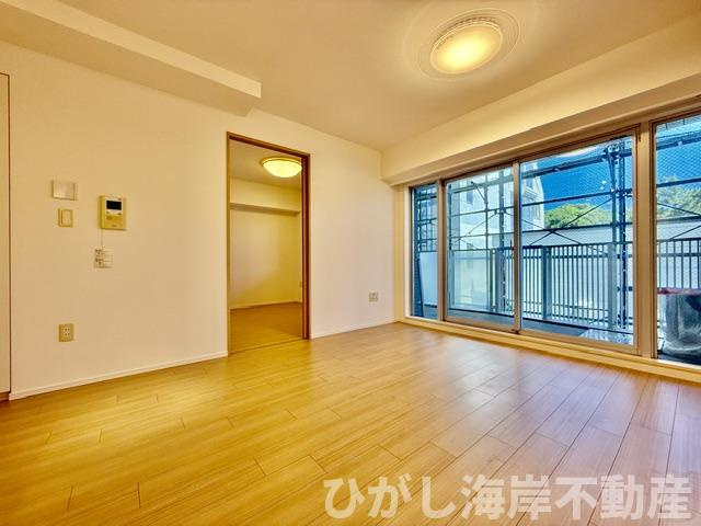 リストレジデンス茅ヶ崎海岸の居間・リビング|新規リフォーム完了！　13.6帖　LDK