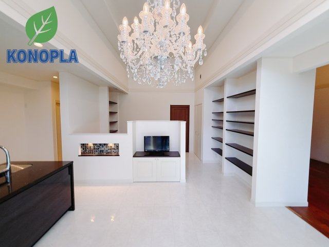 【中古戸建】前橋市下大島町の居間・リビング|■リビング｜家族でゆったりくつろげる、居心地の良いリビング♪賃貸と違って、テレビや音楽の音を気にしなくて良いことが嬉しいですね(*＾＾*)