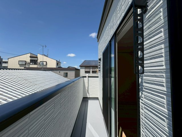 新築戸建　岐阜市加納南陽町　全2区画分譲のバルコニー|バルコニーは南向きで洗濯物もよく乾きます！