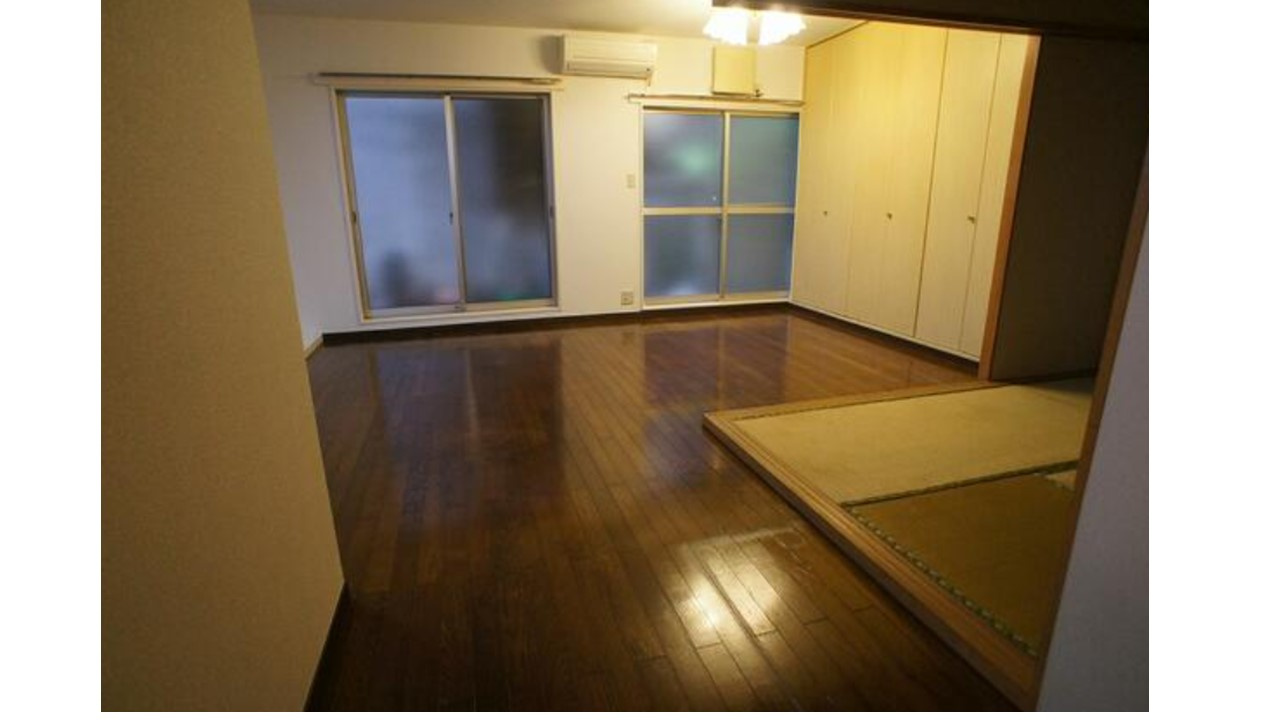 東京都江東区　コーポ上野の洋室