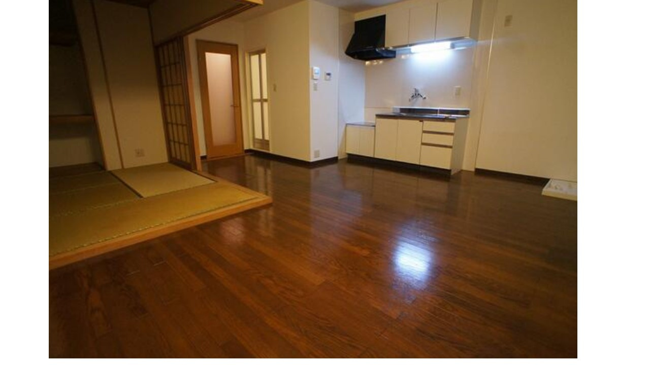 東京都江東区　コーポ上野の洋室