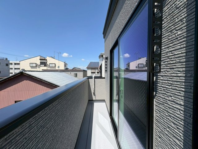 新築戸建　岐阜市加納南陽町　全2区画分譲のバルコニー|バルコニーは南向きで洗濯物もよく乾きます！