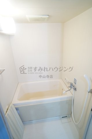 ファミール安倉の寝室|参考、同建物・反転間取りの号室