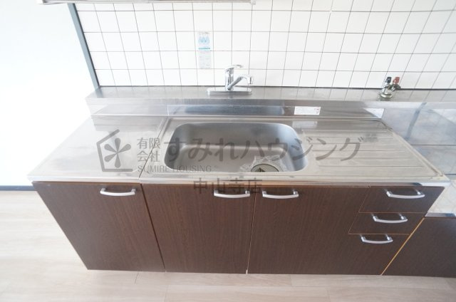 ファミール安倉のキッチン|参考、同建物・反転間取りの号室