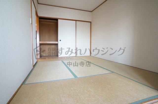 ファミール安倉の和室|参考、同建物・反転間取りの号室