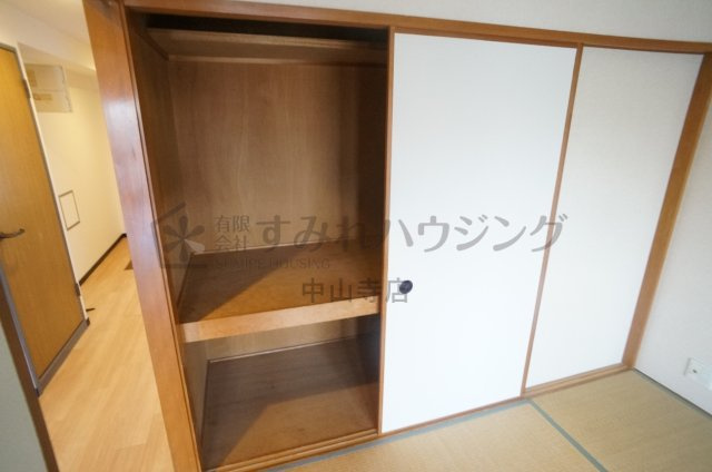 ファミール安倉の居間・リビング|参考、同建物・反転間取りの号室