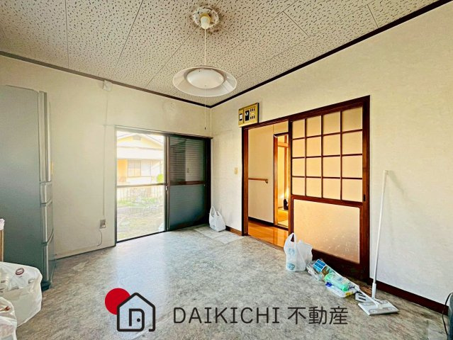 【居間・リビング】 | 行田市持田4丁目　中古戸建