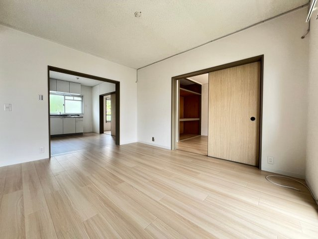 神陵台北住宅68号棟の居間・リビング