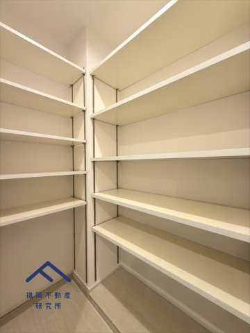 エイリックタウン箱崎公園ファミリア EAST棟の洋室