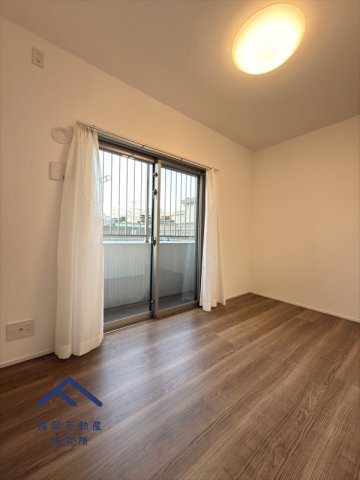 エイリックタウン箱崎公園ファミリア EAST棟の洋室