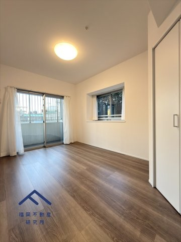 エイリックタウン箱崎公園ファミリア EAST棟の玄関