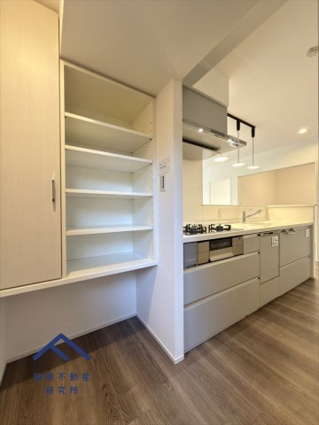 エイリックタウン箱崎公園ファミリア EAST棟の洋室