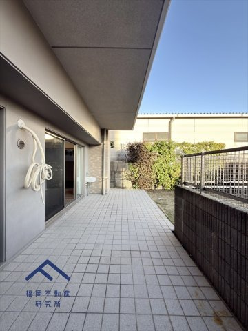 エイリックタウン箱崎公園ファミリア EAST棟の居間・リビング