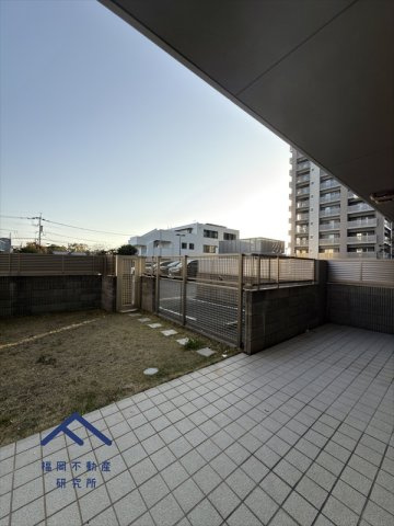 エイリックタウン箱崎公園ファミリア EAST棟の居間・リビング