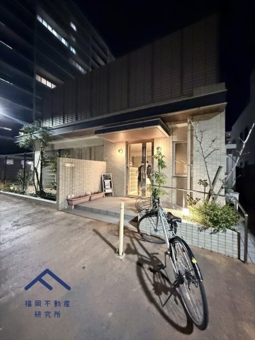 エイリックタウン箱崎公園ファミリア EAST棟の居間・リビング