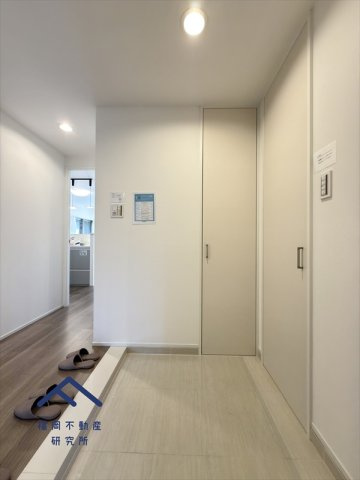 エイリックタウン箱崎公園ファミリア EAST棟の居間・リビング