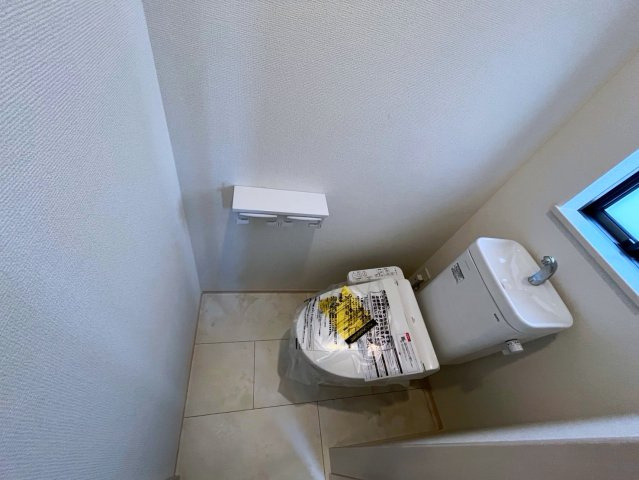 うるま市字川田の新築一戸建のトイレ|2階トイレ