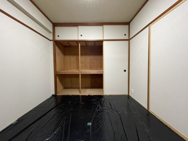 ネオハイツ並木の和室|和室も畳、壁、天井張り替え済です♪照明器具付♪