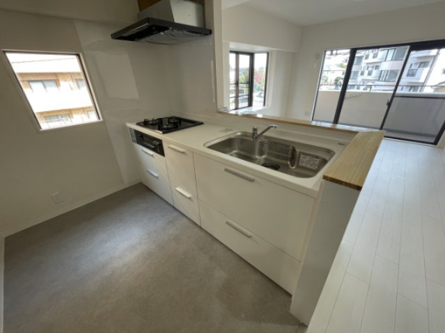 ネオハイツ並木のキッチン|キッチン新品です！白を基調とした清潔感のあるキッチン♪新品の水回りは気持ちよいですね(^^)