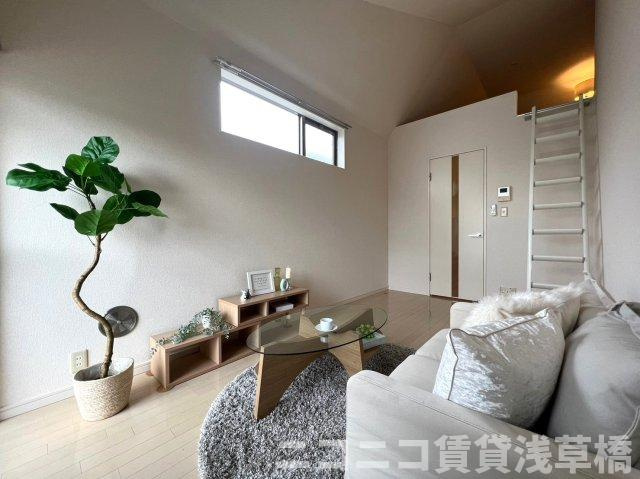 ヴァンタジオＭの居間・リビング|別号室イメージの為、現状を優先致します。