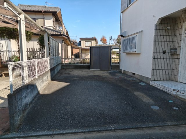 下伊草寺井貸家の駐車場