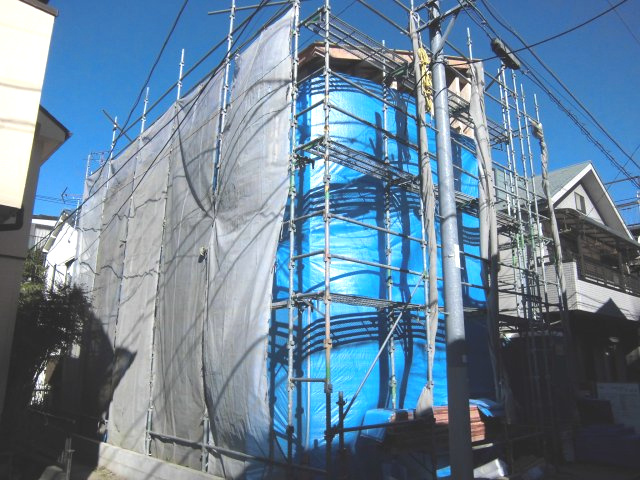 【前面道路含む現地写真】 | 練馬区大泉町1丁目新築戸建限定1棟。 | 前面道路含む現地写真です