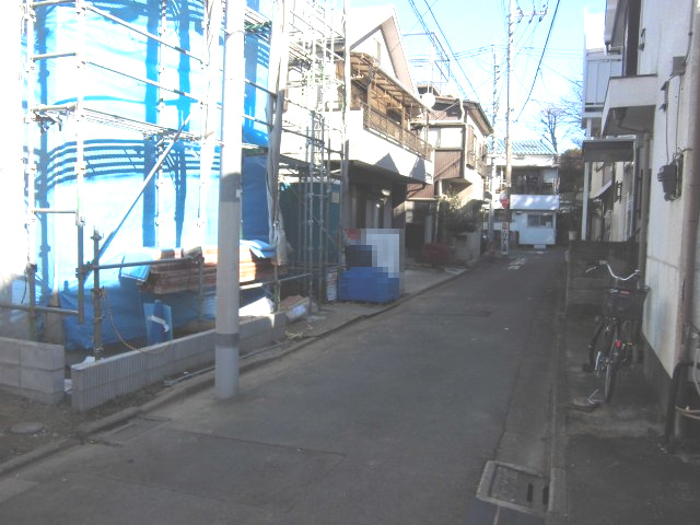 【前面道路含む現地写真】 | 練馬区大泉町1丁目新築戸建限定1棟。 | 前面道路含む現地写真です