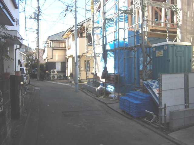 【前面道路含む現地写真】 | 練馬区大泉町1丁目新築戸建限定1棟。 | 前面道路含む現地写真です