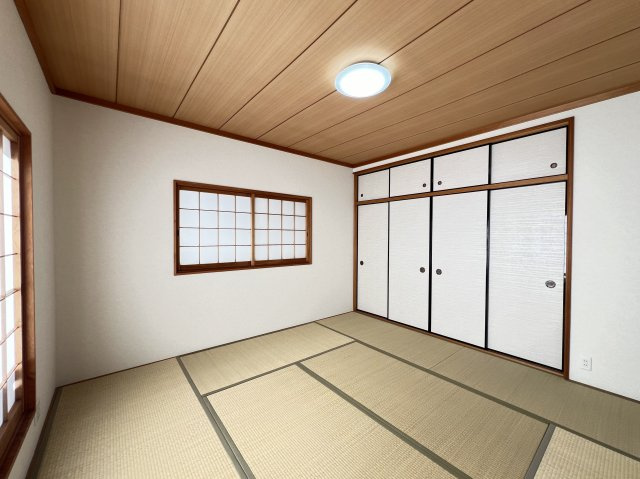 香芝市北今市6丁目の和室|2F和室８帖　大きい押入れ付き