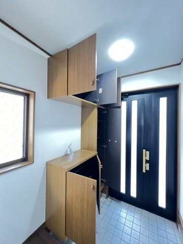 香芝市北今市6丁目の玄関|大容量収納できるシューズボックス