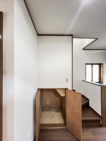 香芝市北今市6丁目の収納|階段下収納