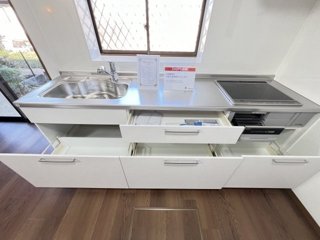 香芝市北今市6丁目のキッチン|引き出し収納が使いやすいシステムキッチン