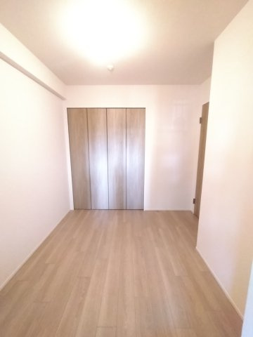 ソレイユ俊徳道の洋室