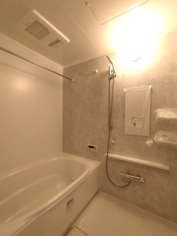 ソレイユ俊徳道の浴室